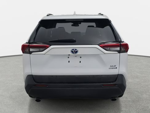 Used 2019 Toyota RAV4 XLE image 6