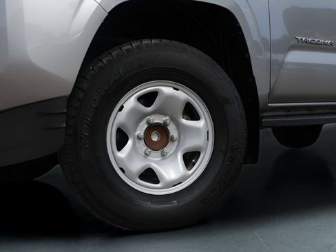 Used 2016 Toyota Tacoma SR5 w/ Towing Package RWD image 4