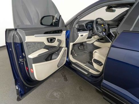 Used 2019 Lamborghini Urus image 19