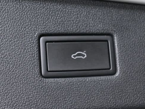 Used 2024 Volkswagen Tiguan SE R-Line image 10