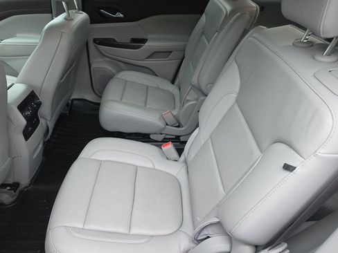 Used 2021 GMC Acadia SLT w/ Technology Package FWD image 17