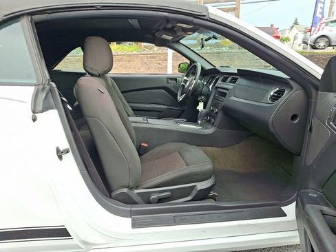 Used 2014 Ford Mustang Convertible RWD image 38