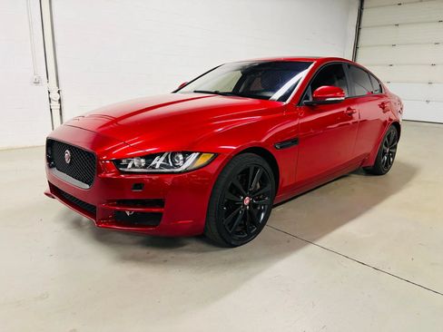 Used 2017 Jaguar XE Prestige AWD/4WD image 2