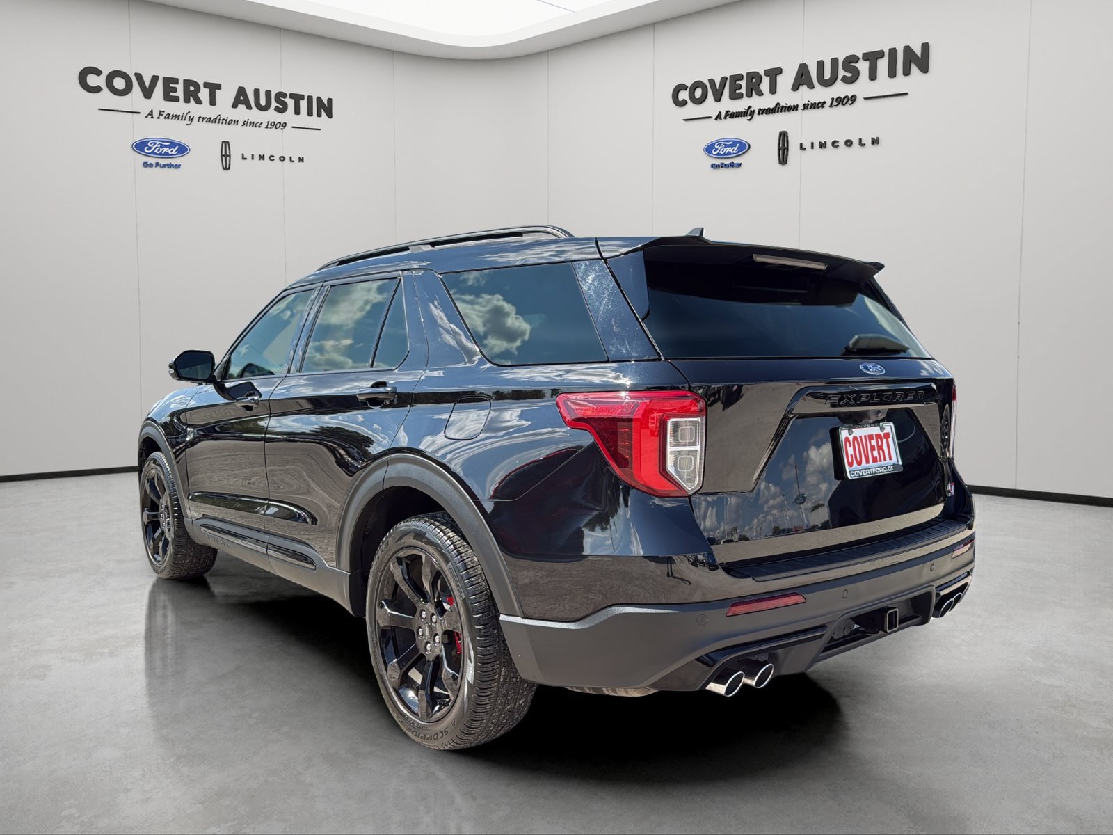 Used 2023 Ford Explorer ST w/ Equipment Group 401A AWD/4WD image 3