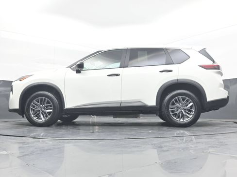 Used 2024 Nissan Rogue S AWD/4WD image 26