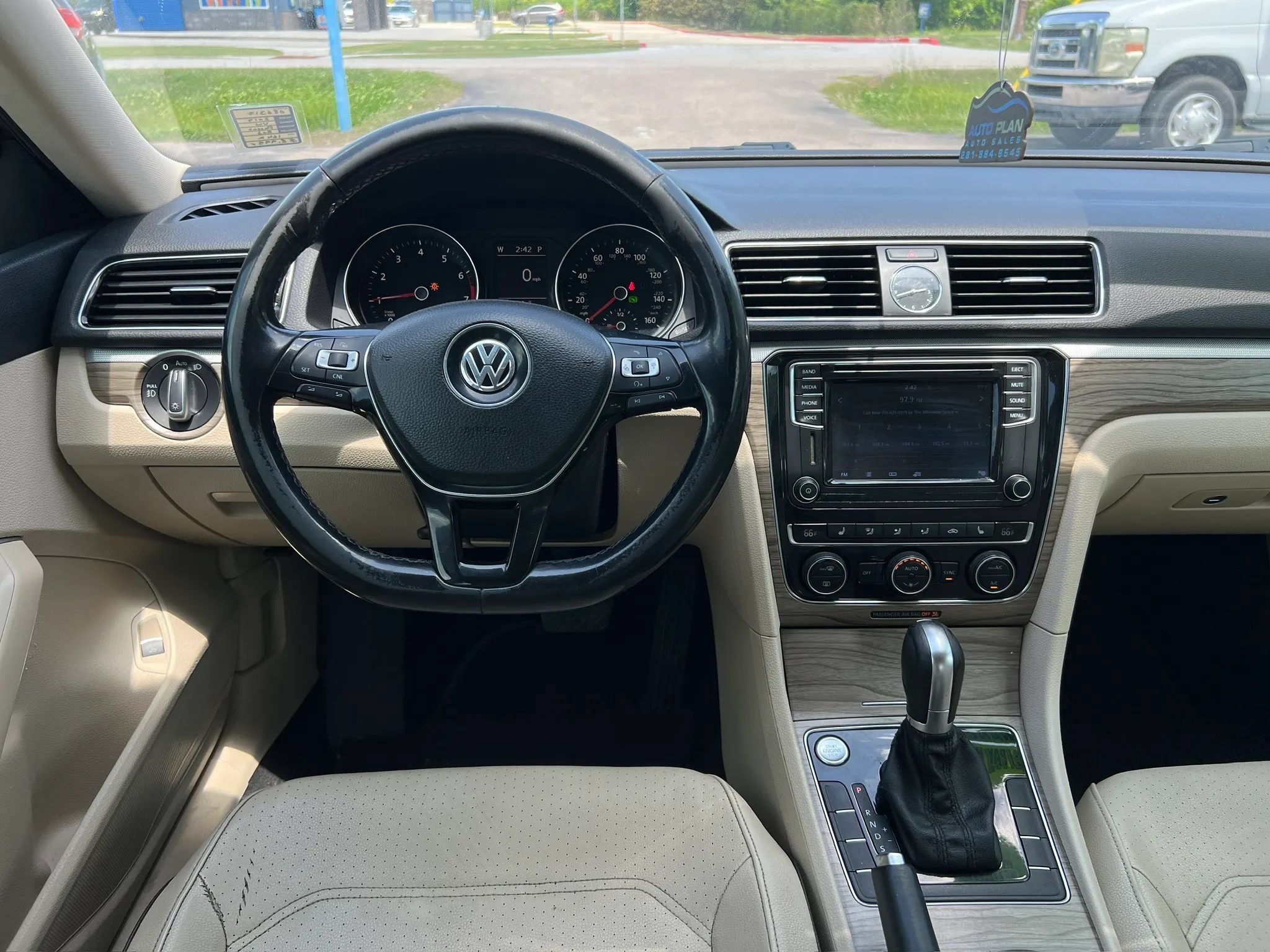 Used 2017 Volkswagen Passat 1.8T SE FWD image 17