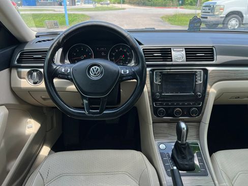 Used 2017 Volkswagen Passat 1.8T SE FWD image 17