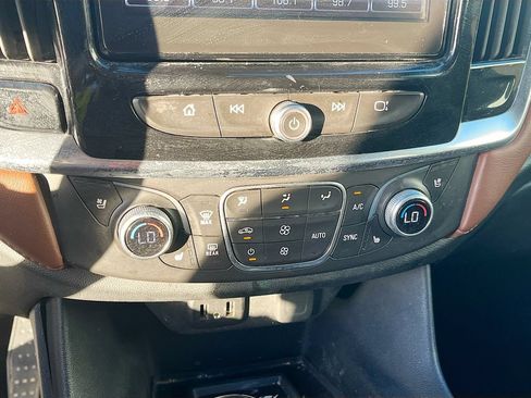 Used 2018 Chevrolet Traverse High Country w/ LPO, Cargo Package AWD/4WD image 16