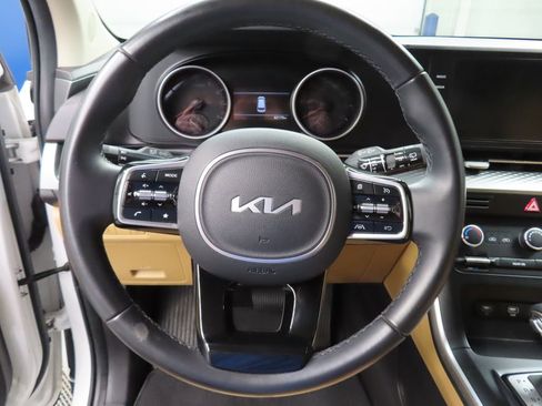 Used 2022 Kia Carnival LX FWD image 41