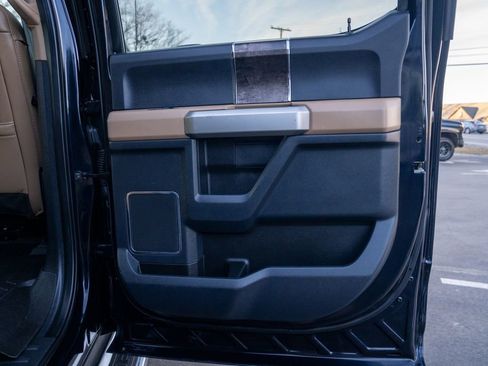 Used 2022 Ford F250 Lariat w/ Chrome Package image 13