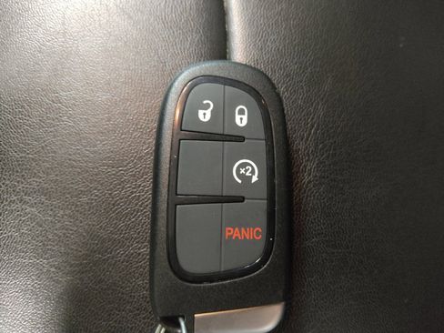 Used 2021 Jeep Cherokee Latitude Plus FWD image 32