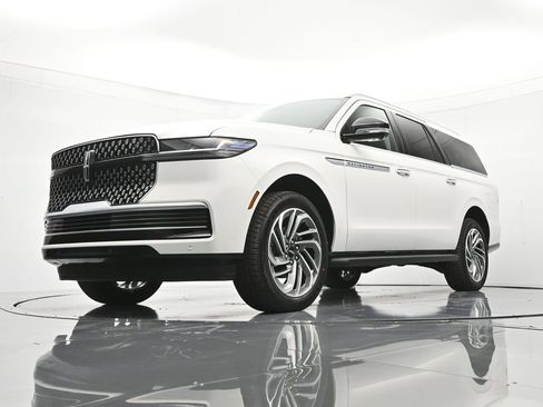 New 2026 Lincoln Navigator L Premier AWD/4WD image 37