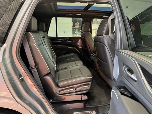 Used 2023 Cadillac Escalade Sport w/ LPO, ONYX Package image 15