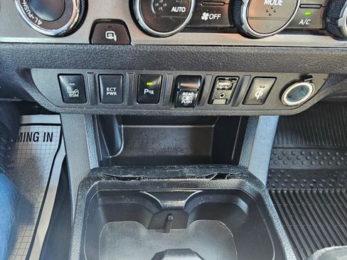 Used 2019 Toyota Tacoma TRD Off-Road AWD/4WD image 43