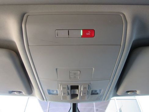 Used 2022 Volkswagen Atlas SE w/ Panoramic Sunroof Package image 55