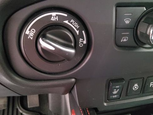 Used 2023 Nissan Frontier PRO-4X w/ Pro Convenience Package image 41