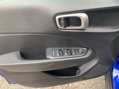Used 2025 Hyundai Venue SEL FWD image 10