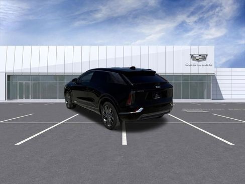 Used 2025 Cadillac Optiq Luxury 2 w/ LPO, Floor Liner Package AWD/4WD image 4