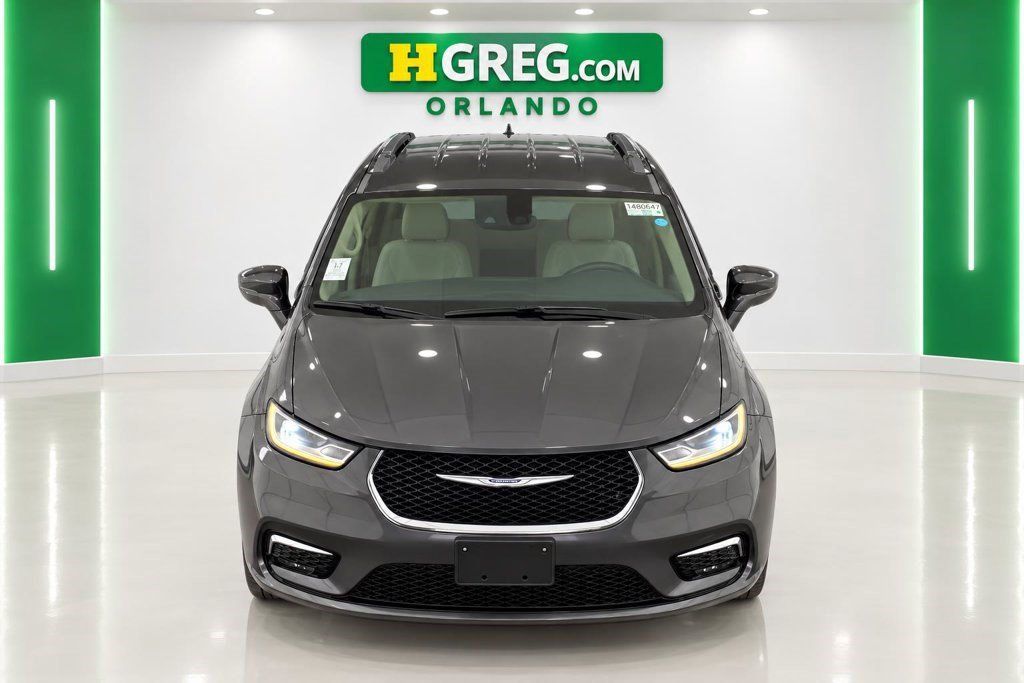 Used 2021 Chrysler Pacifica Touring-L FWD image 7