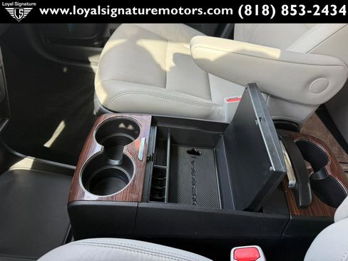 Used 2015 Toyota Sienna Limited Premium image 36