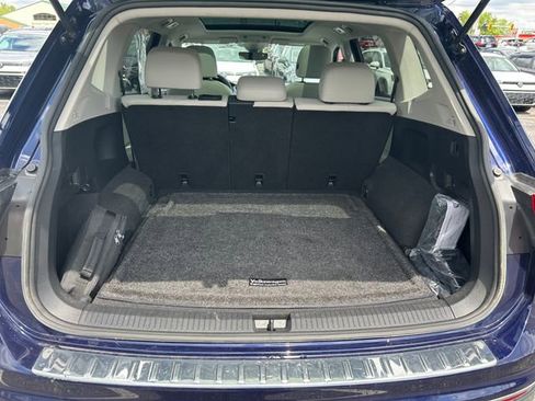 Certified 2023 Volkswagen Tiguan SE w/ Panoramic Sunroof Package AWD/4WD image 27