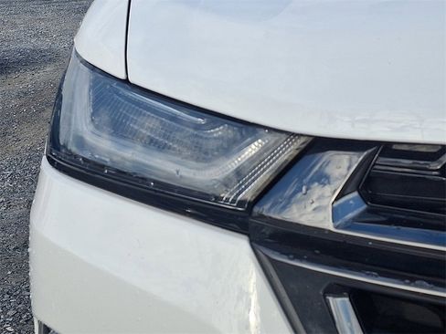 Used 2023 Chevrolet Traverse RS image 12