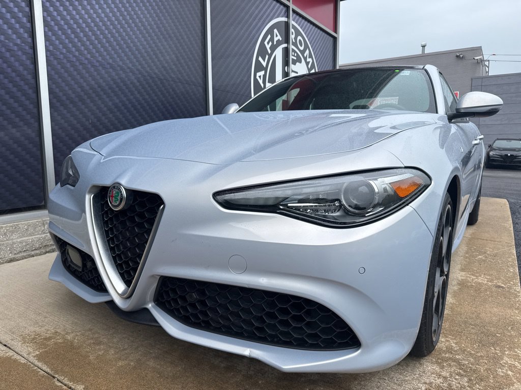Used 2023 Alfa Romeo Giulia Ti AWD/4WD image 18
