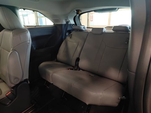 New 2026 Toyota Sienna XLE image 13