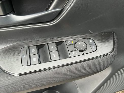 New 2026 Nissan Kicks S image 11