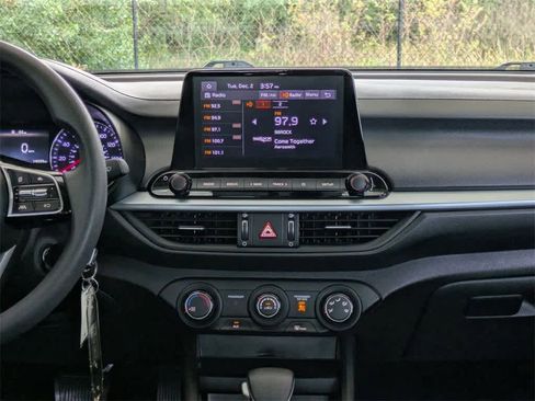 Used 2022 Kia Forte LXS image 17