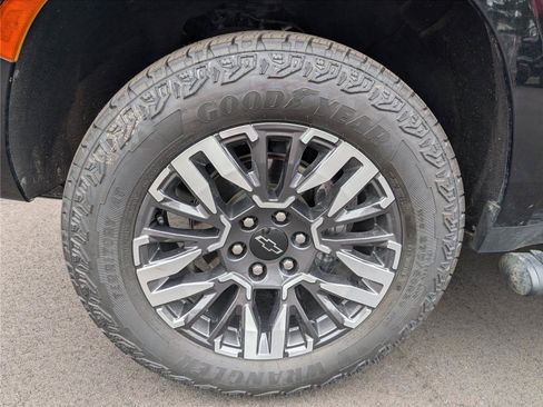 Used 2021 Chevrolet Tahoe Z71 w/ Z71 Off-Road Package AWD/4WD image 9