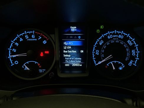 Used 2023 Toyota Tacoma TRD Sport image 13