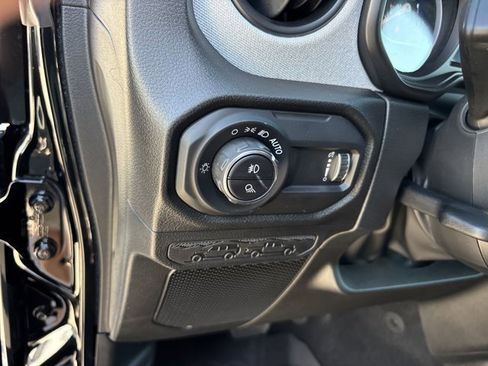 New 2025 Jeep Gladiator Sport image 18