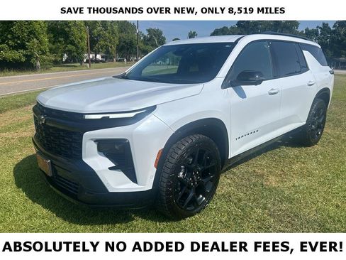 Used 2026 Chevrolet Traverse RS FWD image 2