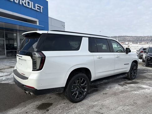 Used 2025 Chevrolet Suburban RST w/ Comfort Package image 4