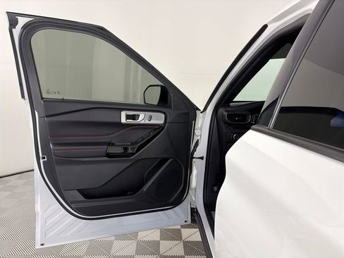 Certified 2023 Ford Explorer ST-Line w/ Class IV Trailer Tow Package image 10