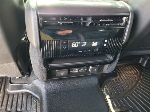 Used 2023 Jeep Wagoneer 4WD w/ Premium Group I image 16