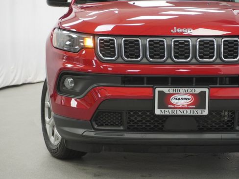 Used 2025 Jeep Compass Latitude AWD/4WD image 7