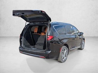 New 2026 Chrysler Pacifica Pinnacle video 2