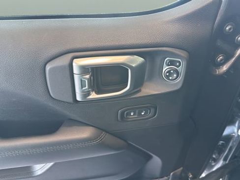 Used 2021 Jeep Wrangler Unlimited Sahara AWD/4WD image 8