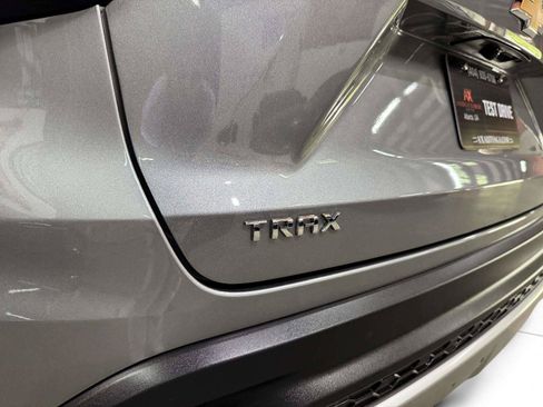 Used 2025 Chevrolet Trax LT w/ Sunroof Package FWD image 19