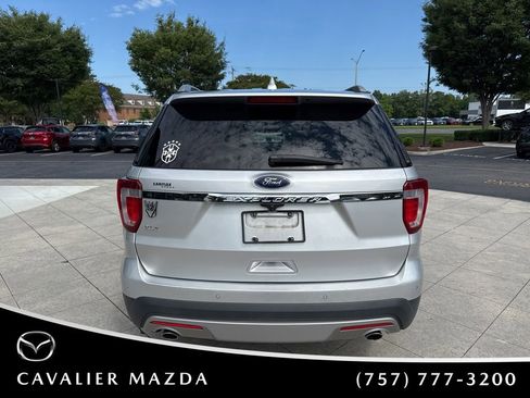 Used 2017 Ford Explorer XLT w/ Equipment Group 202A FWD image 8