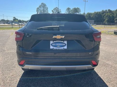 Used 2025 Chevrolet Trax LT FWD image 6