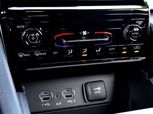 Used 2025 Jeep Grand Cherokee Laredo image 18