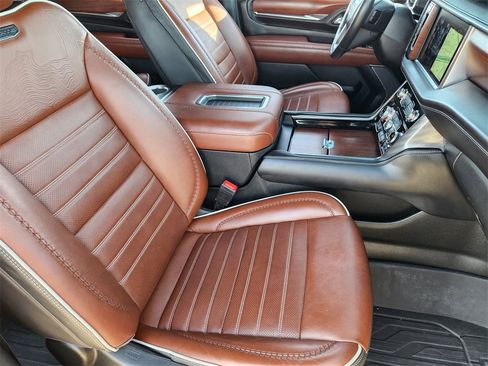 Used 2023 GMC Yukon Denali Ultimate image 11