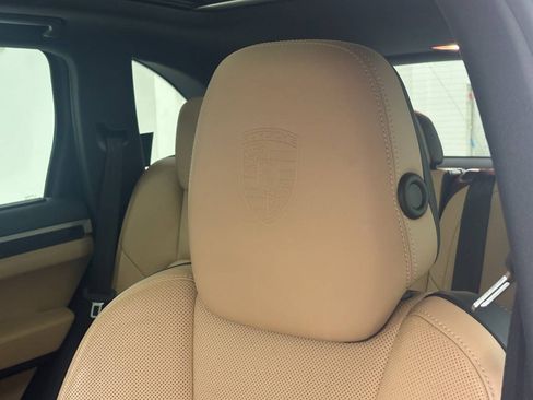 Used 2014 Porsche Cayenne Platinum Edition AWD/4WD image 23