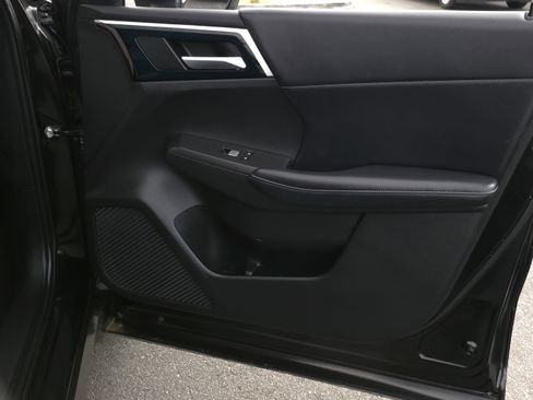 Used 2023 Mitsubishi Outlander SE image 32