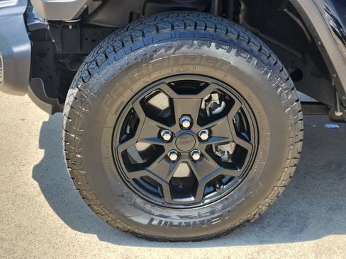 Used 2021 Jeep Gladiator Sport AWD/4WD image 18