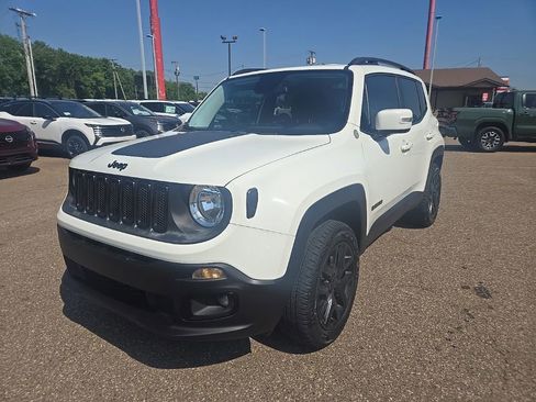 Used 2017 Jeep Renegade Altitude AWD/4WD image 3