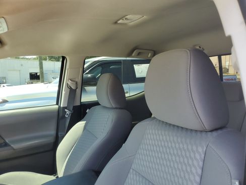 Used 2022 Toyota Tacoma SR5 w/ Technology Package RWD image 16
